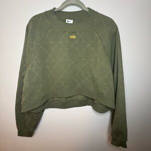 Women’s Nike Athleisure Fleece Lined cropped Round Neck Pullover Crewneck size m